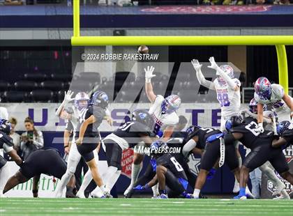 Thumbnail 3 in Westlake @ North Crowley (UIL 6A Division I Football Final) photogallery.