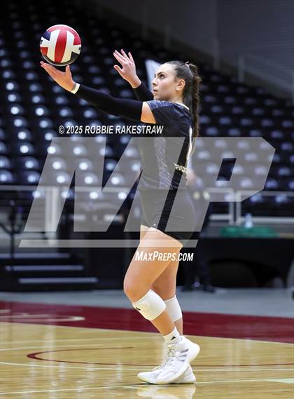 Thumbnail 2 in Bushland vs. Goliad (UIL 3A D1 Volleyball Final) photogallery.