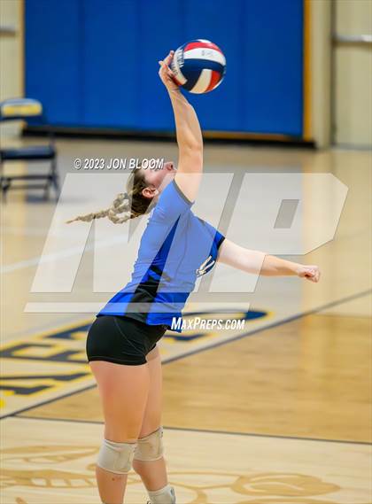 Thumbnail 2 in Darien vs. Southington (CIAC Class LL Final) photogallery.