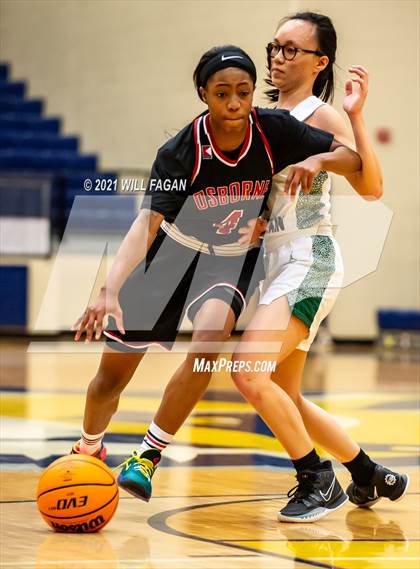 Thumbnail 2 in Osborne vs Kennesaw Mountain (GHSA Region 6-AAAAAA Playoff) photogallery.