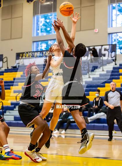 Thumbnail 2 in Osborne vs Kennesaw Mountain (GHSA Region 6-AAAAAA Playoff) photogallery.