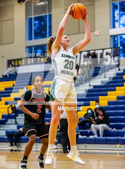 Thumbnail 1 in Osborne vs Kennesaw Mountain (GHSA Region 6-AAAAAA Playoff) photogallery.