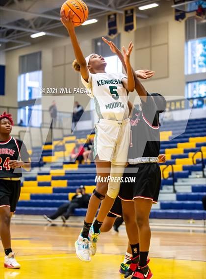 Thumbnail 3 in Osborne vs Kennesaw Mountain (GHSA Region 6-AAAAAA Playoff) photogallery.