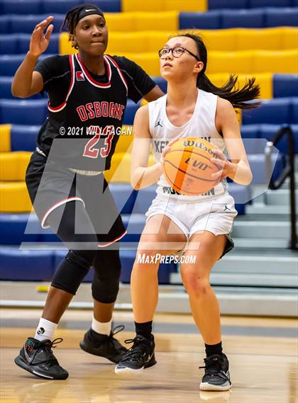 Thumbnail 3 in Osborne vs Kennesaw Mountain (GHSA Region 6-AAAAAA Playoff) photogallery.