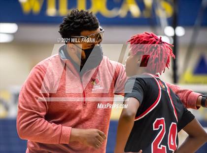 Thumbnail 3 in Osborne vs Kennesaw Mountain (GHSA Region 6-AAAAAA Playoff) photogallery.