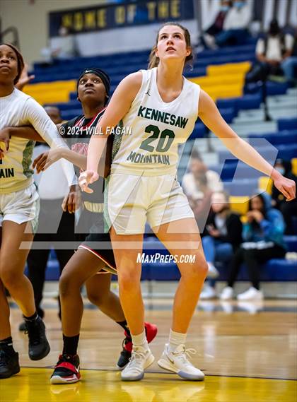 Thumbnail 1 in Osborne vs Kennesaw Mountain (GHSA Region 6-AAAAAA Playoff) photogallery.