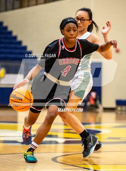 Thumbnail 1 in Osborne vs Kennesaw Mountain (GHSA Region 6-AAAAAA Playoff) photogallery.