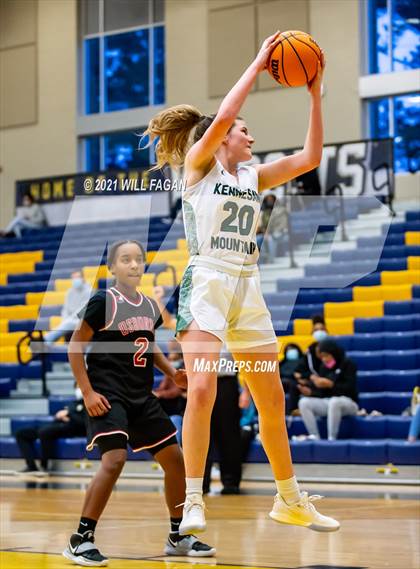 Thumbnail 2 in Osborne vs Kennesaw Mountain (GHSA Region 6-AAAAAA Playoff) photogallery.