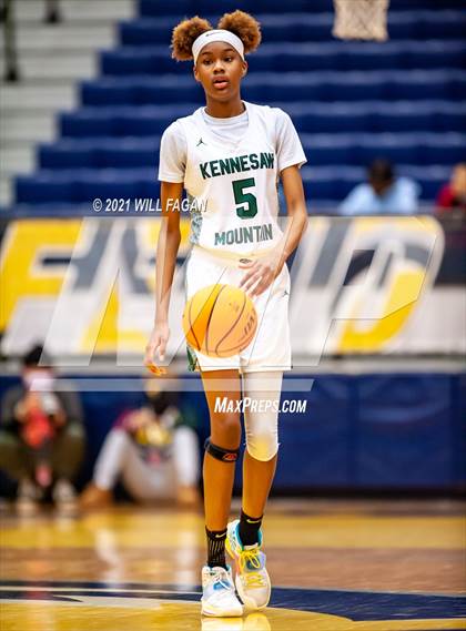Thumbnail 1 in Osborne vs Kennesaw Mountain (GHSA Region 6-AAAAAA Playoff) photogallery.
