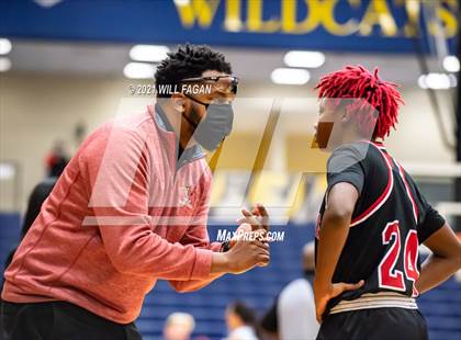 Thumbnail 2 in Osborne vs Kennesaw Mountain (GHSA Region 6-AAAAAA Playoff) photogallery.