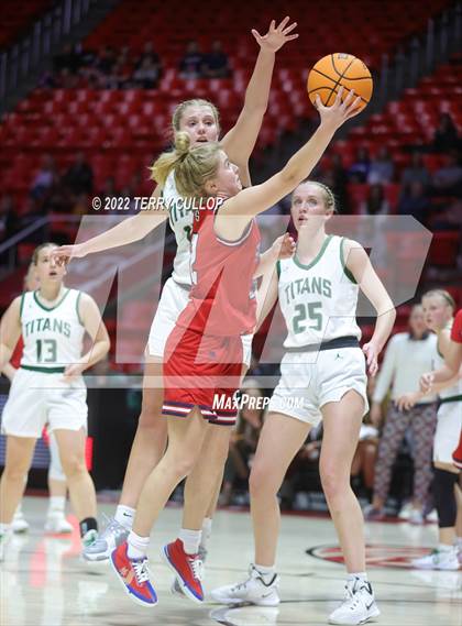 Thumbnail 1 in Springville vs. Olympus (UHSAA 5A Quarterfinal) photogallery.