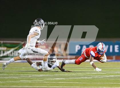 Thumbnail 2 in Valor Christian vs. Cherry Creek (CHSAA 5A State Final) photogallery.