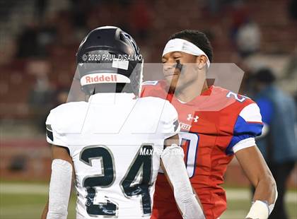 Thumbnail 1 in Valor Christian vs. Cherry Creek (CHSAA 5A State Final) photogallery.