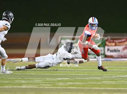 Thumbnail 2 in Valor Christian vs. Cherry Creek (CHSAA 5A State Final) photogallery.
