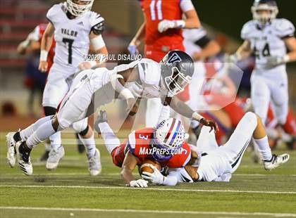Thumbnail 2 in Valor Christian vs. Cherry Creek (CHSAA 5A State Final) photogallery.