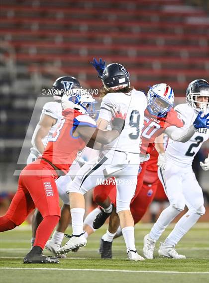 Thumbnail 3 in Valor Christian vs. Cherry Creek (CHSAA 5A State Final) photogallery.