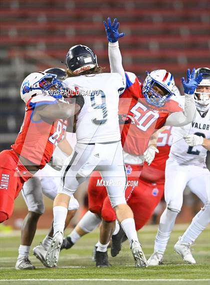Thumbnail 2 in Valor Christian vs. Cherry Creek (CHSAA 5A State Final) photogallery.