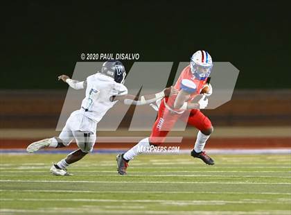 Thumbnail 3 in Valor Christian vs. Cherry Creek (CHSAA 5A State Final) photogallery.