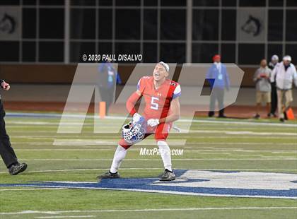Thumbnail 2 in Valor Christian vs. Cherry Creek (CHSAA 5A State Final) photogallery.
