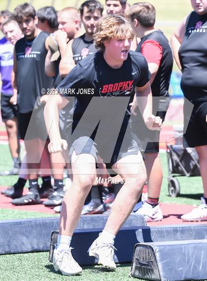 Thumbnail 1 in Big Man Contest (Mingus 7 on 7 Tournament) photogallery.