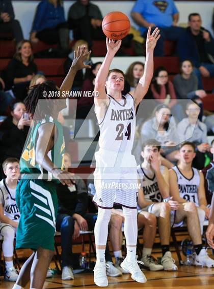 Thumbnail 3 in Watervliet vs. Coloma photogallery.