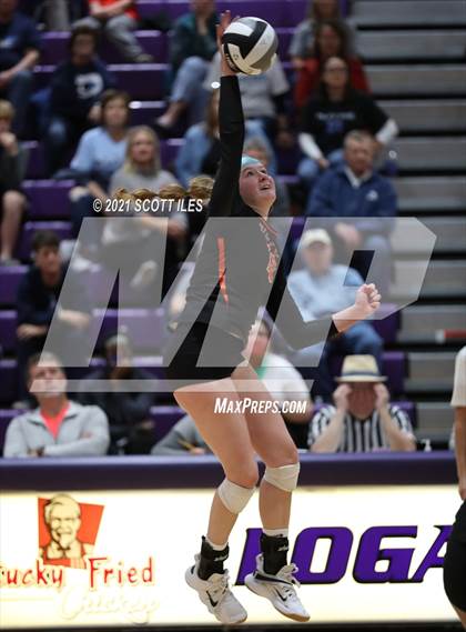 Thumbnail 3 in Westfall vs. Wheelersburg (OHSAA D3 Regional) photogallery.