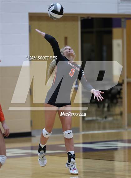 Thumbnail 1 in Westfall vs. Wheelersburg (OHSAA D3 Regional) photogallery.