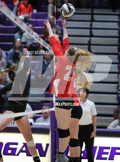 Thumbnail 3 in Westfall vs. Wheelersburg (OHSAA D3 Regional) photogallery.