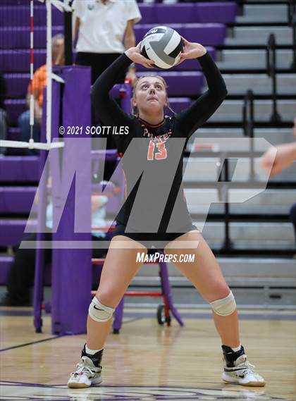 Thumbnail 3 in Westfall vs. Wheelersburg (OHSAA D3 Regional) photogallery.