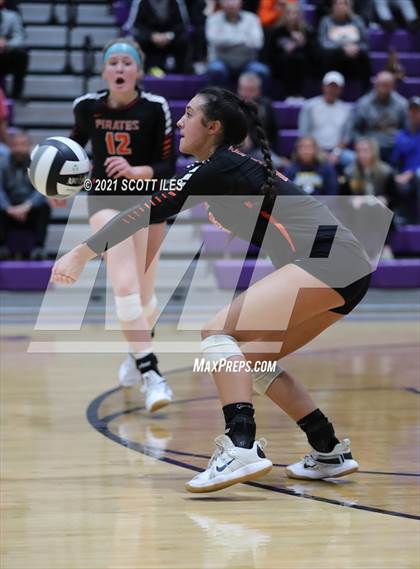 Thumbnail 3 in Westfall vs. Wheelersburg (OHSAA D3 Regional) photogallery.
