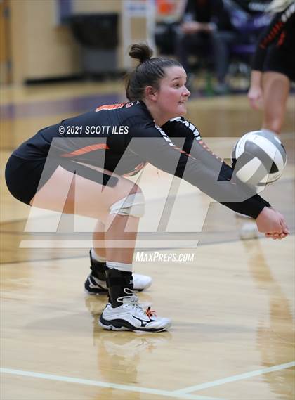 Thumbnail 3 in Westfall vs. Wheelersburg (OHSAA D3 Regional) photogallery.