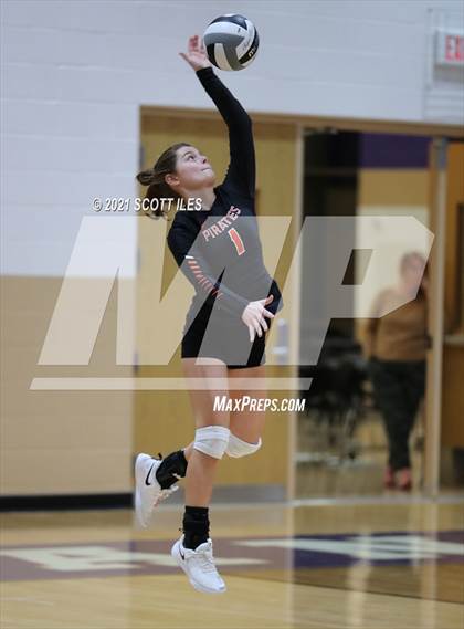 Thumbnail 1 in Westfall vs. Wheelersburg (OHSAA D3 Regional) photogallery.