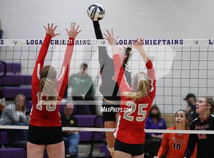 Thumbnail 2 in Westfall vs. Wheelersburg (OHSAA D3 Regional) photogallery.