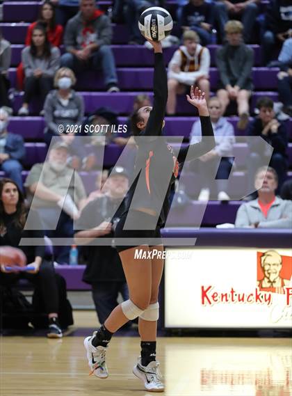 Thumbnail 3 in Westfall vs. Wheelersburg (OHSAA D3 Regional) photogallery.
