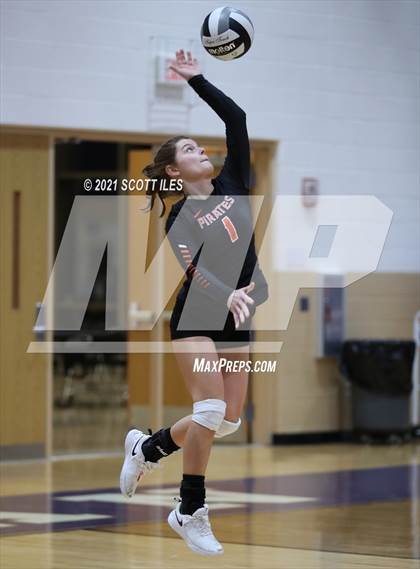 Thumbnail 1 in Westfall vs. Wheelersburg (OHSAA D3 Regional) photogallery.
