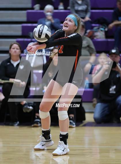 Thumbnail 3 in Westfall vs. Wheelersburg (OHSAA D3 Regional) photogallery.