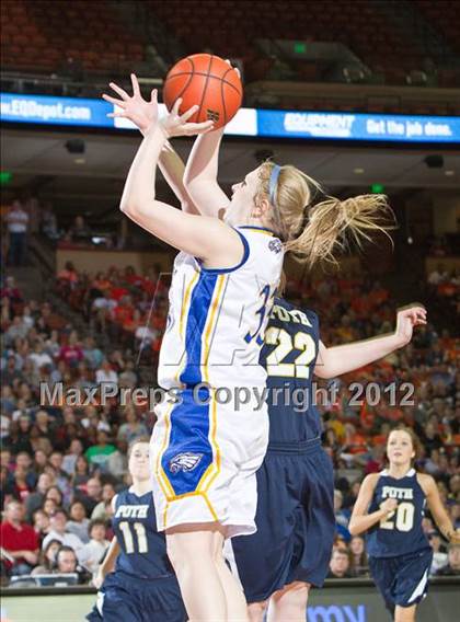 Thumbnail 1 in Poth vs. Brock (UIL 2A Final) photogallery.