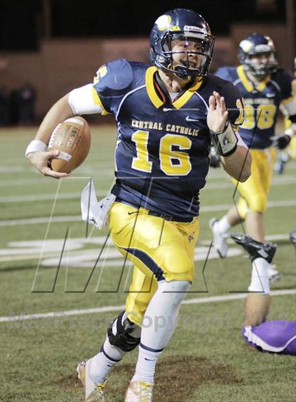 Thumbnail 2 in Baldwin vs. Central Catholic (WPIAL AAAA 1st Round) photogallery.