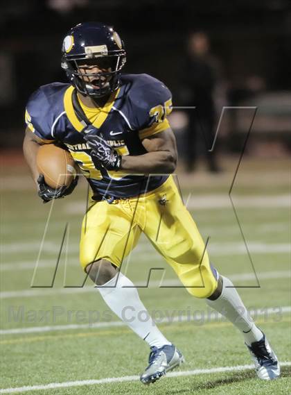 Thumbnail 3 in Baldwin vs. Central Catholic (WPIAL AAAA 1st Round) photogallery.