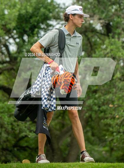 Thumbnail 2 in UIL 3A Boys Golf Finals photogallery.