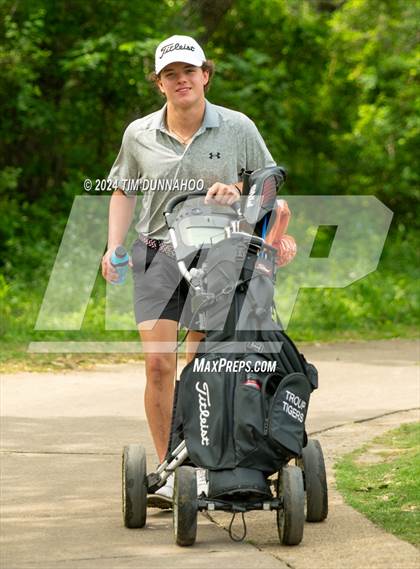 Thumbnail 1 in UIL 3A Boys Golf Finals photogallery.