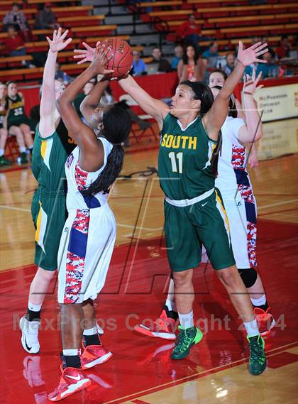 Thumbnail 3 in Manhattan vs Shawnee Mission South (Mid America Classic 2nd Round) photogallery.