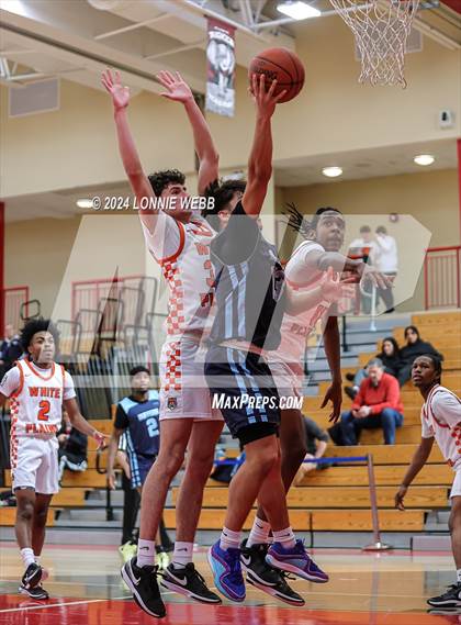 Thumbnail 2 in Suffern vs White Plains (3rd Annual Dom Narcisco Memorial Foundation Invitational) photogallery.