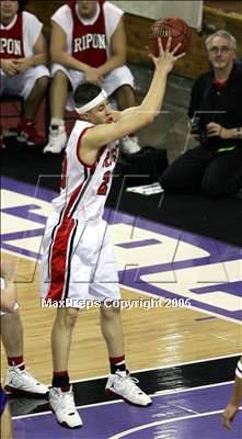 Thumbnail 2 in Escalon vs. Ripon (D4 Sec. Final)#2 photogallery.