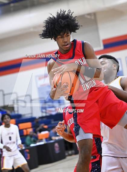 Thumbnail 2 in Layton Christian Academy vs. Redondo Union (Tarkanian Classic) photogallery.