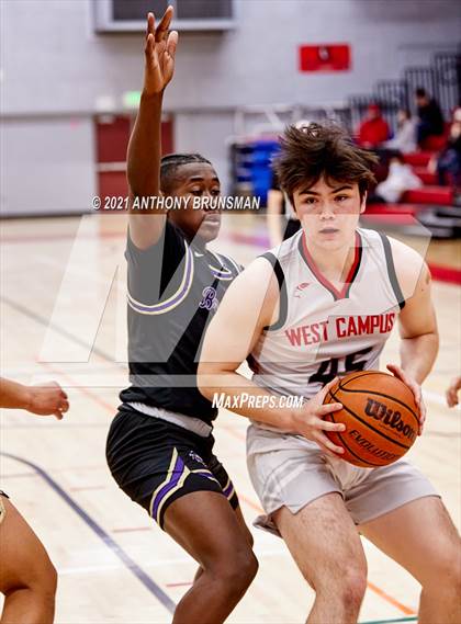 Thumbnail 3 in Bradshaw Christian vs. West Campus (Cordova Christmas Classic) photogallery.