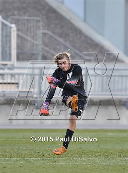 Thumbnail 2 in Mountain Vista vs. Broomfield (CHSAA 5A Final) photogallery.