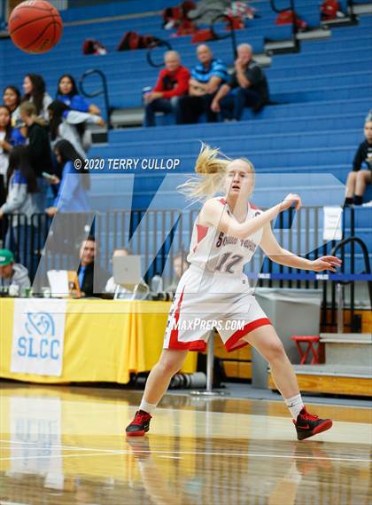 Thumbnail 2 in Manti vs. South Sevier (UHSAA 3A Quarterfinal) photogallery.