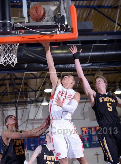 Thumbnail 1 in Bishop O'Dowd vs. Mater Dei (Tarkanian Classic) photogallery.