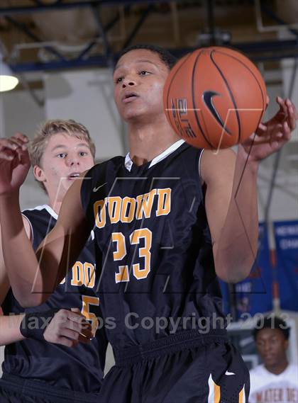 Thumbnail 2 in Bishop O'Dowd vs. Mater Dei (Tarkanian Classic) photogallery.